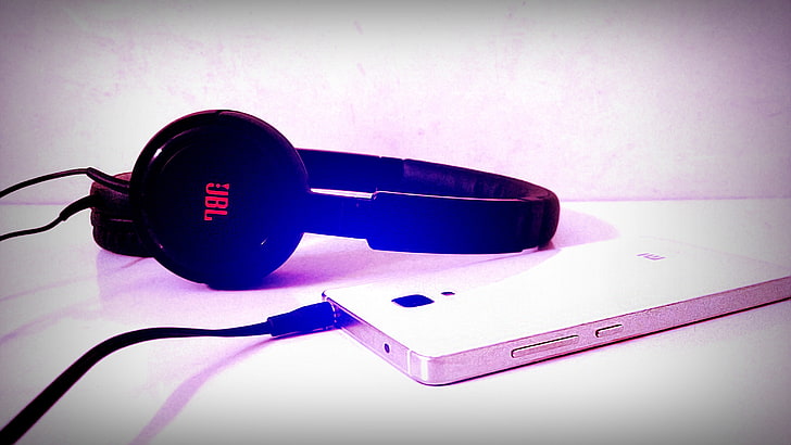 czarne słuchawki przewodowe JBL, słuchawki, xiaomi, JBL, muzyka, audio, smartfon, technologia, Tapety HD