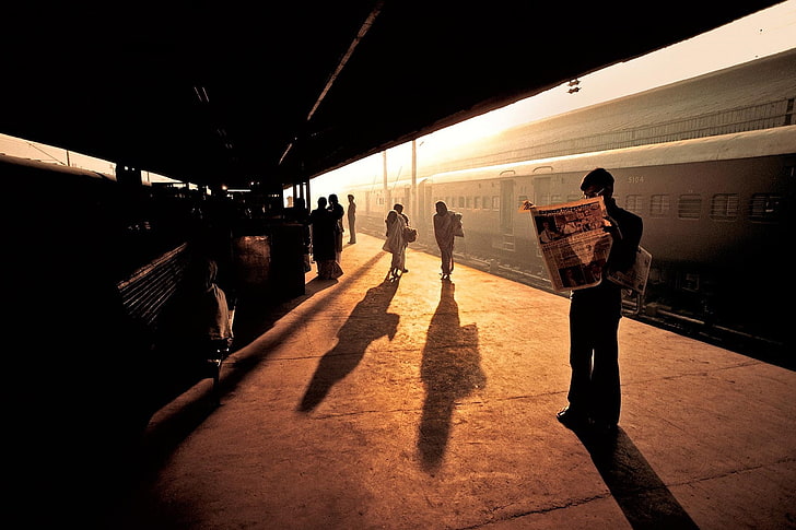 Steve McCurry, India, train station, train, people, photographer, photography, HD wallpaper