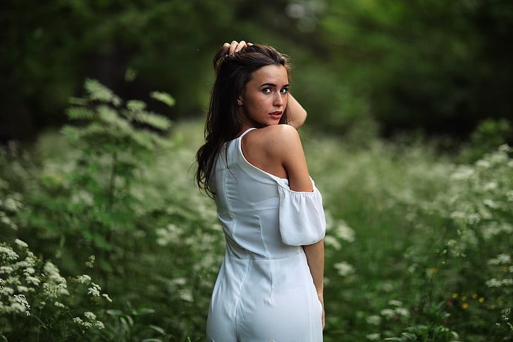 women, model, brunette, outdoors, portrait, looking at viewer, looking over shoulder, bare shoulders, playsuit, white clothing, holding hair, flowers, depth of field, forest, women outdoors, HD wallpaper