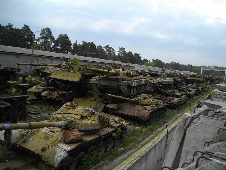 green battle tank lot, dump, Tanks, Kiev state, repair, The graveyard of tanks, mechanical, plant, HD wallpaper