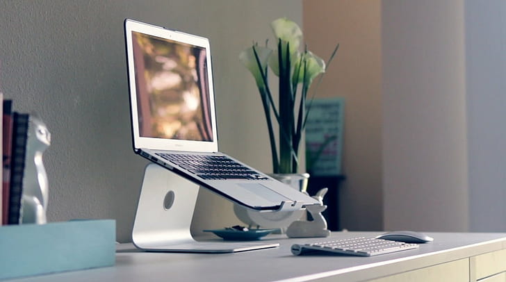 ภาพเปิด MacBook Air พร้อมขาตั้งใกล้ Magic keyboard และ Magic Mouse, MacBook Air, Air Station, รูปภาพ, เปิด, ขาตั้ง, แป้นพิมพ์วิเศษ, Magic Mouse, macbook air, การตั้งค่า, แอปเปิ้ล, คอมพิวเตอร์, โต๊ะทำงาน, สำนักงาน, แป้นพิมพ์คอมพิวเตอร์, จอคอมพิวเตอร์, เทคโนโลยี, ธุรกิจ, แล็ปท็อป, เดสก์ท็อปพีซี, พีซี, ในบ้าน, ตาราง, เมาส์คอมพิวเตอร์, อินเทอร์เน็ต, วอลล์เปเปอร์ HD