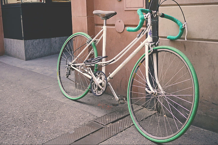 bicycle, bicycle frame, bike, cyclist, green, outdoors, parked, pavement, road, seat, street, tire, travel, vehicle, vintage bicycle, wall, wheel, HD wallpaper