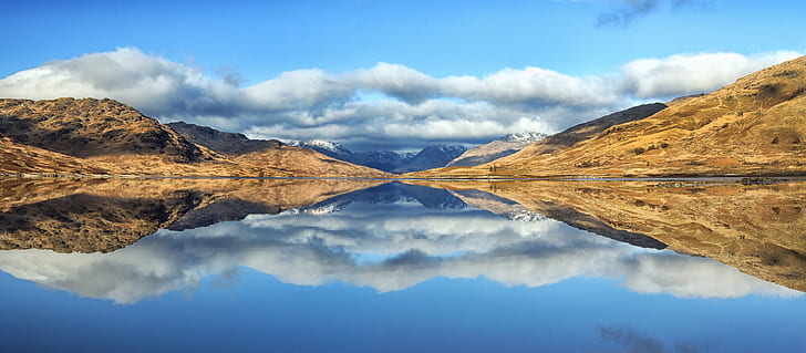 braune Klippe neben dem Meer, Meer, Schottland, Trossachs, Loch, Reflexionen, Natur, Berg, See, Landschaft, Landschaften, draußen, Reise, Himmel, blau, HD-Hintergrundbild