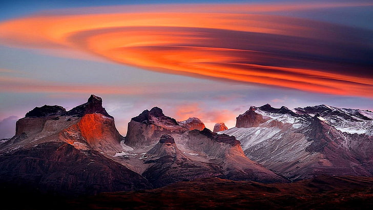 雰囲気、チリ、トレスデルパイネ、トレスデルパイネ国立公園、レンズ雲、形成、地平線、国立公園、山の風景、空、雲、夜明け、地質現象、日の出、山脈、山岳地形、山、 HDデスクトップの壁紙