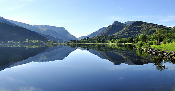 landscape photography of lake near green leaf trees under clear sky, Mirror image, sunrise, Padarn, landscape photography, green leaf, trees, sky  Mirror, Mirror  image, spring  bank  holiday, Llanberis, Owen, Beautiful  view, natural  Lake, Lake  mountains, North  WALES, Snowdonia, Coast, Yahoo, nature, lake, mountain, landscape, reflection, outdoors, water, summer, scenics, forest, sky, tree, blue, HD wallpaper HD wallpaper