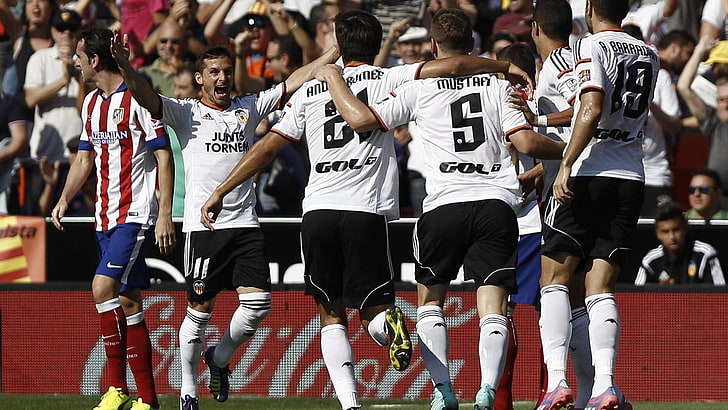 男性の白いシャツと黒のショートパンツ、サッカー、バレンシア、男性、スポーツ、 HDデスクトップの壁紙