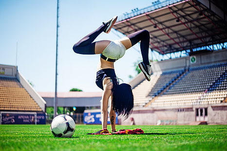 Calcio, palla, posa, femmina, allenamento, yoga, Sfondo HD HD wallpaper