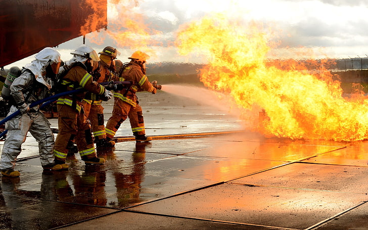 uniforme de bombero naranja para hombres, tiroteo, hombres, trabajadores, fuego, taladro, agua, Fondo de pantalla HD