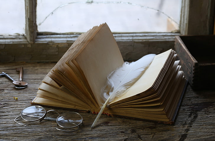 giroletto in legno marrone con materasso bianco, vintage, libri, bicchieri, Sfondo HD
