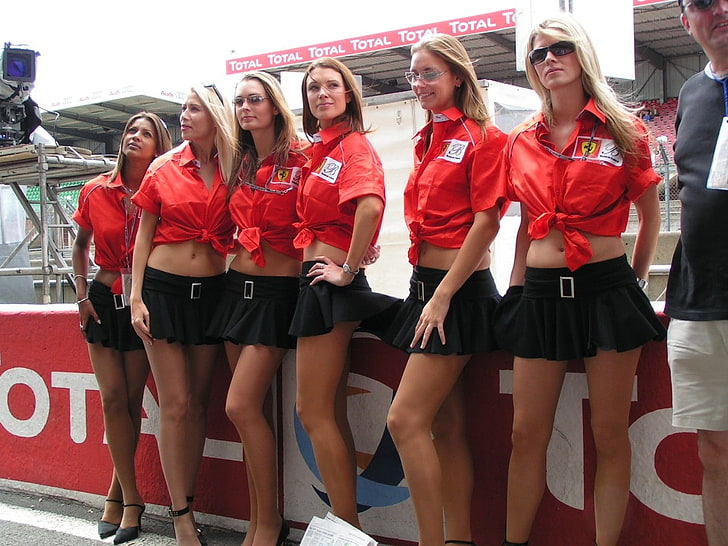 morenas rubias mujeres minifaldas ferrari pitgirls cuadrícula chicas expuestas midriff Cars Ferrari HD Art, rubias, morenas, Fondo de pantalla HD