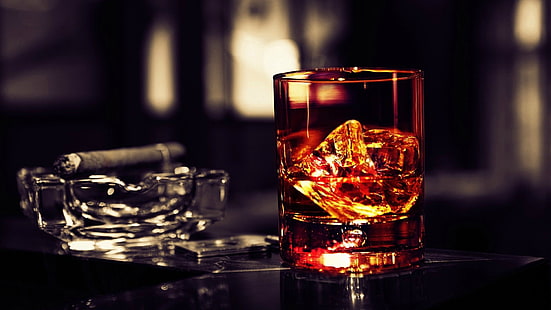 whiskey, glass, alcohol, drink, wine, beverage, liquid, bar, red wine, cold, party, bottle, celebration, yellow, gold, light, beer, cocktail, refreshment, amber, close, beer glass, lager, transparent, liquor, vodka, alcoholic, HD wallpaper HD wallpaper