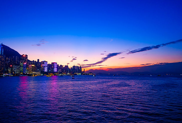 fotografia di sagoma di skyline della città, città notturno, tramonto, grattacieli, spiaggia, Sfondo HD