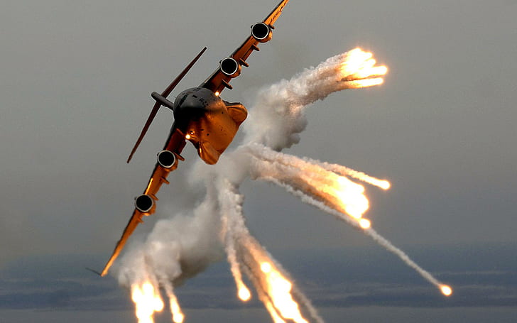 C-17 Flares, fighter plane motion capture photo, military, air force, airplane, aircraft, aircraft planes, HD wallpaper