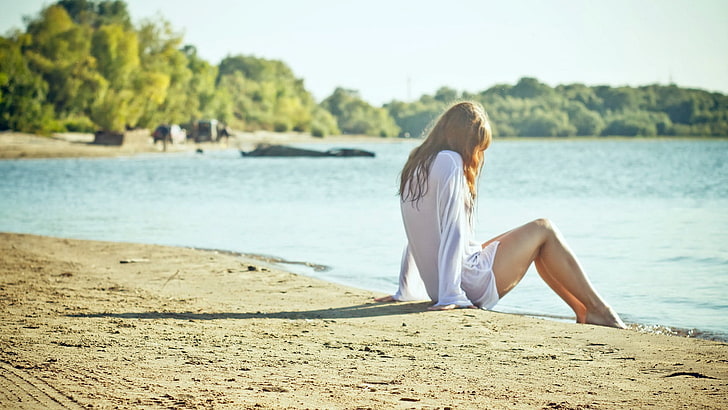 Frauen weißes langärmeliges Hemd, Frauen, Natur, weiße Tops, Beine, allein, brünett, im Freien, HD-Hintergrundbild