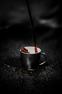 черно-белая керамическая кружка, чашка, брызги, капли, чай, HD обои HD wallpaper