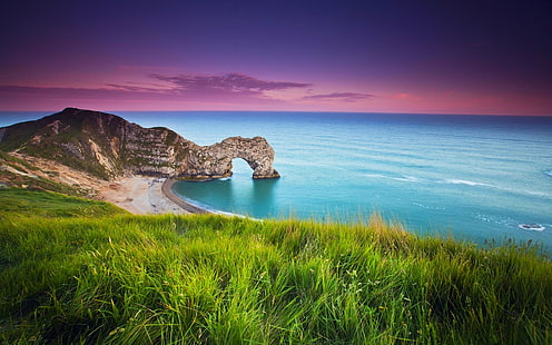 фотография на море, природа, пейзаж, Durdle Door, Англия, плаж, море, трева, арка, пясък, облаци, залез, хълмове, HD тапет HD wallpaper