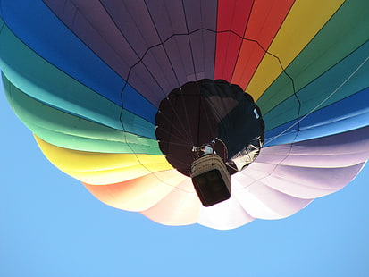 globo de aire caliente multicolor, globo de aire caliente, vuelo, aventura, cielo, deporte, azul, transporte, aire, multicolor, vehículo aéreo, cesta, Fondo de pantalla HD HD wallpaper