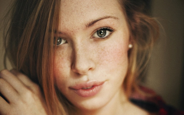 woman's face, women, redhead, brunette, face, freckles, blue eyes, blurred, green eyes, HD wallpaper