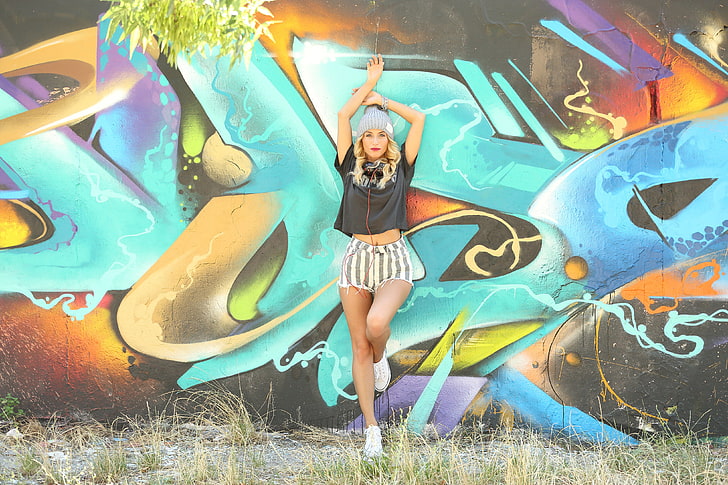 blonde, Cara Mell, graffiti, headsets, sneakers, HD wallpaper
