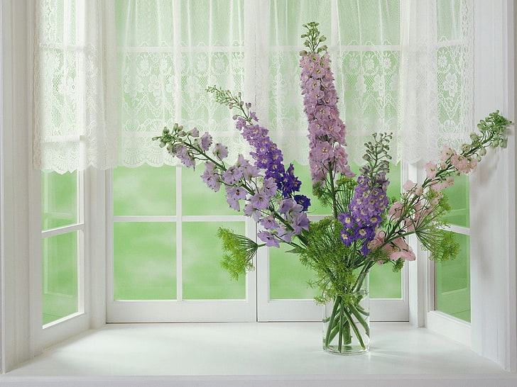centro de mesa de flores de color púrpura y rosa, gladiolos, flores, ventana, flor, florero, Fondo de pantalla HD