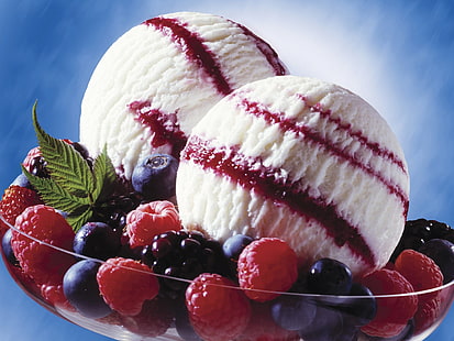gelato su frutta carta da parati digitale, gelato, palline, menta, frutti di bosco, ribes, lampone, Sfondo HD HD wallpaper
