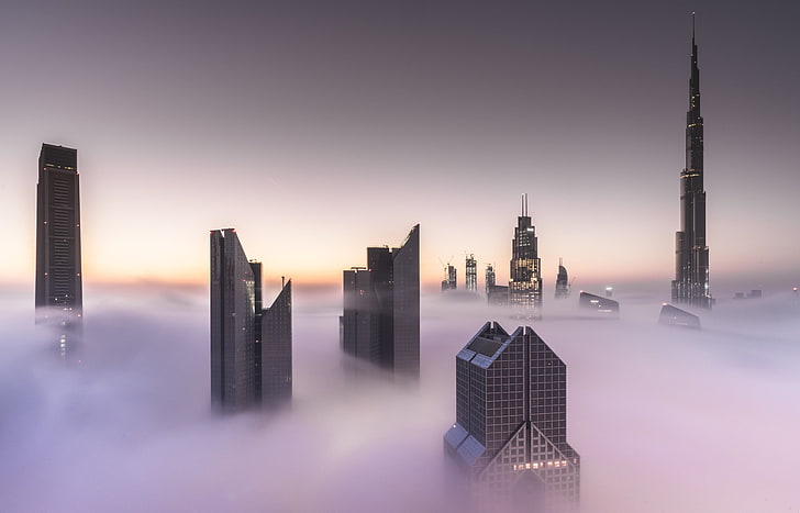 Edificio Highrise gris, Dubai, paisaje urbano, niebla, Burj Khalifa, Emiratos Árabes Unidos, Fondo de pantalla HD