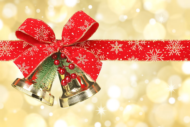 красные ленточки и два колокольчика золотого цвета, вишня, лента, колокольчики, орнамент, с Рождеством Христовым, новогоднее украшение, лента, новогодние украшения, Новый год, HD обои