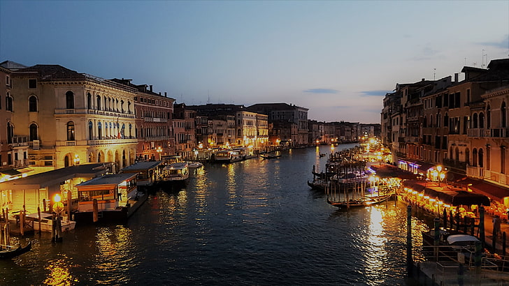 反射、運河、空、都市、夜、夜、ゴンドラ、都市景観、リアルト橋、観光、夕暮れ、川、グラン運河、ベネチア、イタリア、 HDデスクトップの壁紙