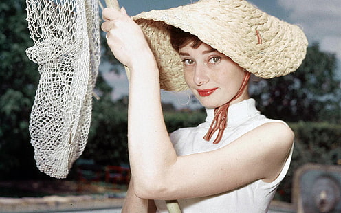 Audrey Hepburn Cute, Audrey Hepburn, celebridades, celebridades, celebridades, Fondo de pantalla HD HD wallpaper