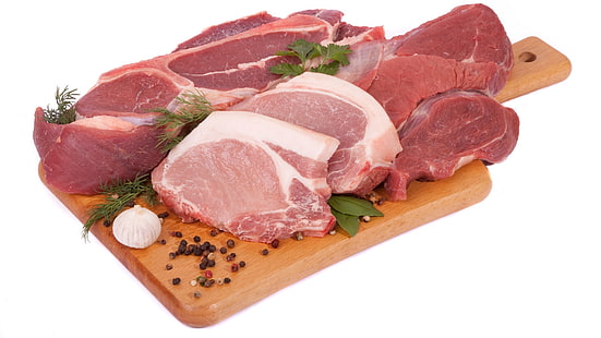 сурово месо, месо, прясно, дъска, подправки, чесън, зеленчуци, парчета, HD тапет HD wallpaper