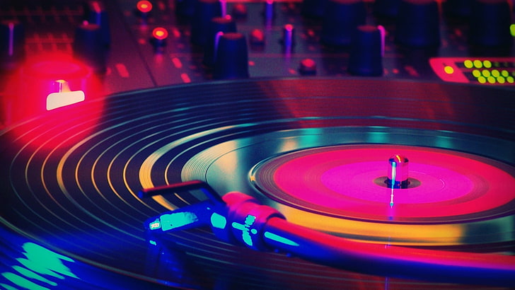 Plataforma giratória de DJ, fotografia de foco raso do disco de vinil no gramofone, toca-discos, vinil, luzes, música, colorido, macro, HD papel de parede