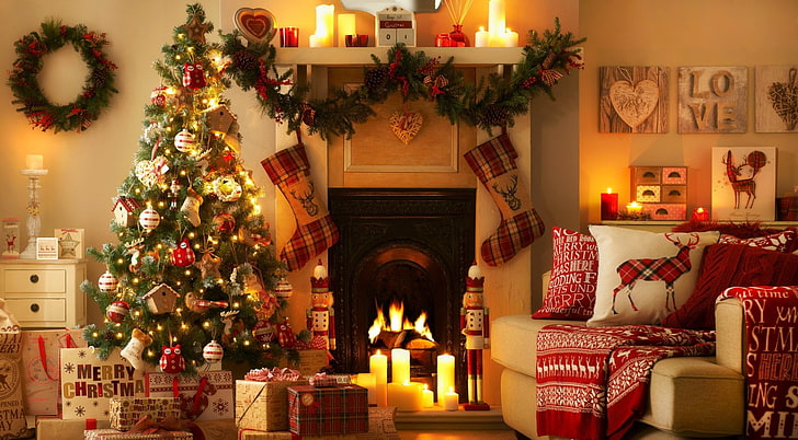 Festività, Natale, Candela, Luci natalizie, Ornamenti natalizi, Albero di Natale, Decorazione, Camino, Regalo, Divano, Calza, Sfondo HD