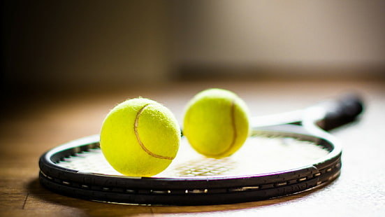 Raquetes e bolas, raquete de tênis preto e 2 bolas de tênis verde, raquetes, bolas, esporte, HD papel de parede HD wallpaper