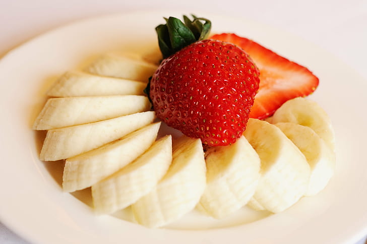 strawberry and banana slices on white ceramic plate, Strawberry, Bananas, banana, slices, white, ceramic plate, New York, room service, AF, 60mm, f/2, 8G, food, NIKON D90, hotel, strawberries, holiday, Christmas, Jumeirah Essex House, berries, New York City, breakfast, NYC, fruit, dessert, freshness, close-up, gourmet, plate, sweet Food, berry Fruit, cake, HD wallpaper