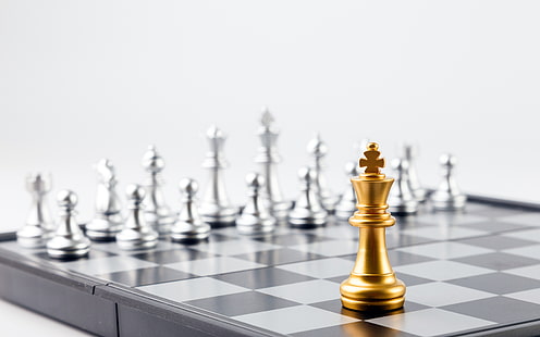 International chess board gold silver chess pieces, HD wallpaper HD wallpaper
