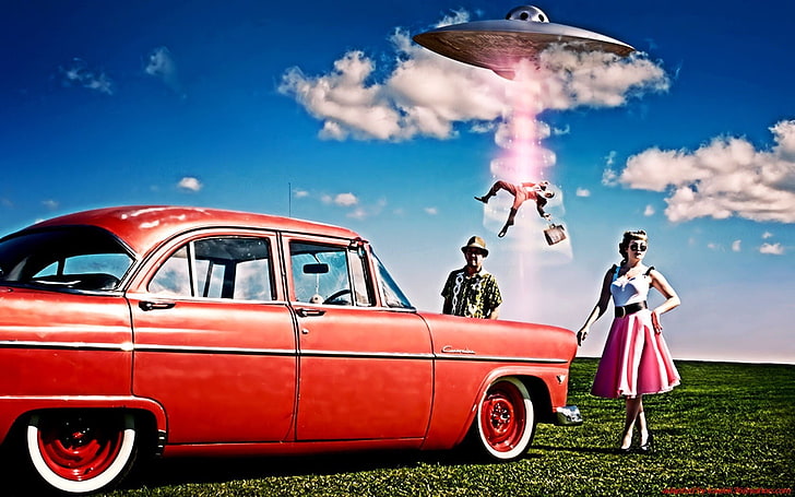 klasik kırmızı sedan, araba, UFO'lar, kırmızı arabalar, bulutlar, dijital sanat, Oldtimer, araç, HD masaüstü duvar kağıdı