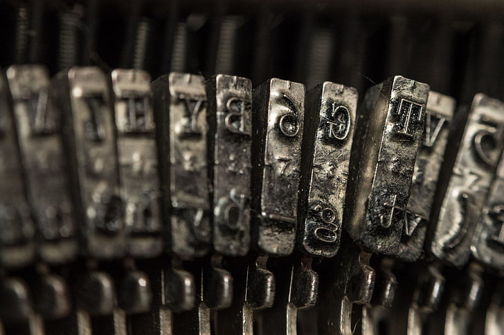 серая часть пишущей машинки, типография, пишущие машинки, винтаж, технология, монохромный, металл, глубина резкости, зеркальный, HD обои