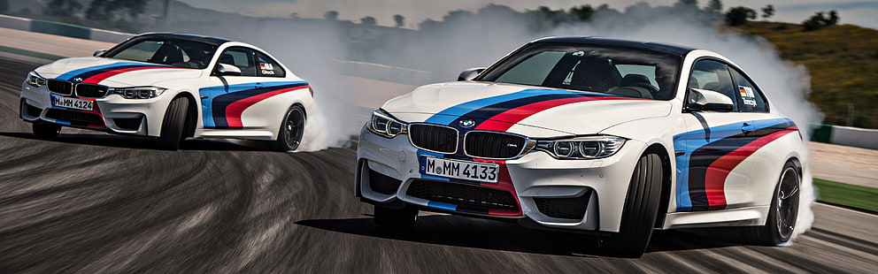 BMW M4, automóvil, deriva, monitores duales, desenfoque de movimiento, pantalla múltiple, pistas de carreras, humo, vehículo, Fondo de pantalla HD HD wallpaper
