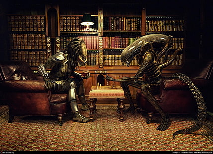 Alien and Predator cosplayers, Alien vs. Predator, szachy, sztuka cyfrowa, drapieżnik (stwór), Xenomorph, grafika, render, grafika komputerowa, krzesło, humor, obcy 3, biblioteka, 2009 (rok), Tapety HD HD wallpaper