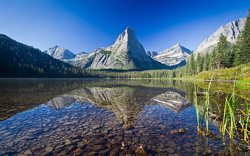 przyroda, krajobraz, góry, Glacier National Park, Montana, USA, jezioro, drzewa, las, śnieg, kamienie, trawa, odbicie, Tapety HD HD wallpaper