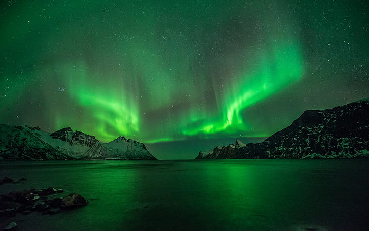 Aurora Borealis Северно сияние Езеро Отражение Звезди Нощ Зелени планини HD, природа, нощ, планини, зелено, звезди, езеро, отражение, светлини, полярно сияние, бореалис, северно, HD тапет