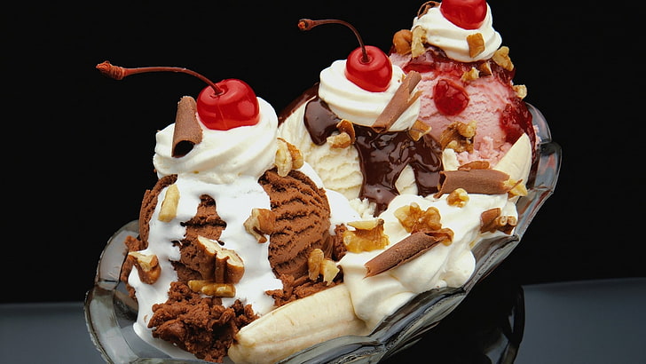 vanilla and strawberry ice cream, ice cream, nuts, chocolate, berries, HD wallpaper