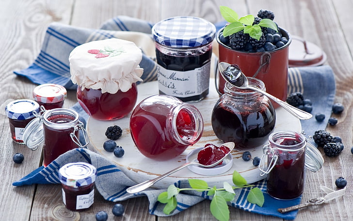 assorted-shape glass jar lot, jam, berries, blueberries, blackberries, dishes, spoons, banks, HD wallpaper