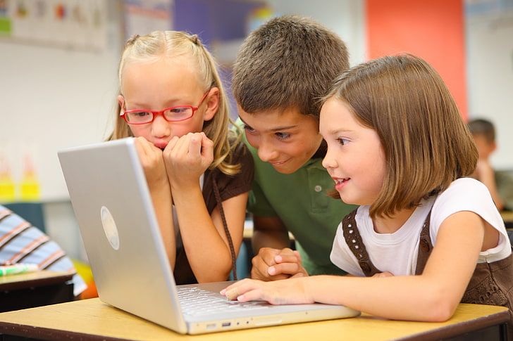 computer portatile grigio, bambini, scuola, scrivania, laptop, Sfondo HD