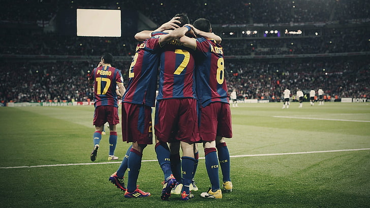sekelompok bermain sepak bola memiliki pelukan kelompok, FC Barcelona, Wallpaper HD