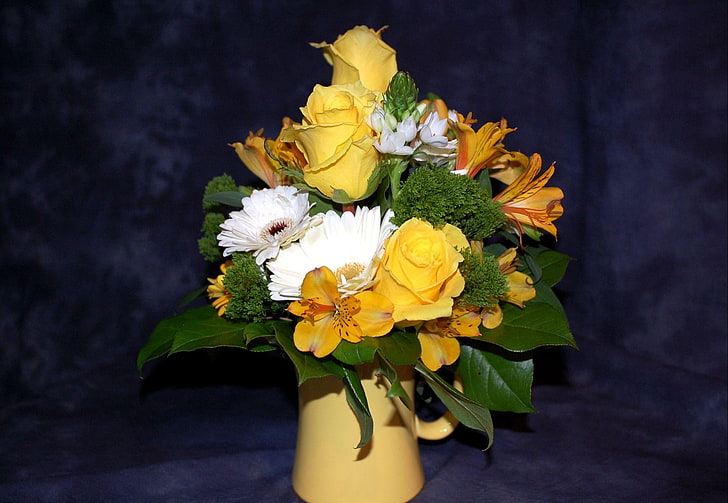 Flores blancas y amarillas, alstroemeria, gerberas, rosas, bouquet, diseño,  Fondo de pantalla HD | Wallpaperbetter