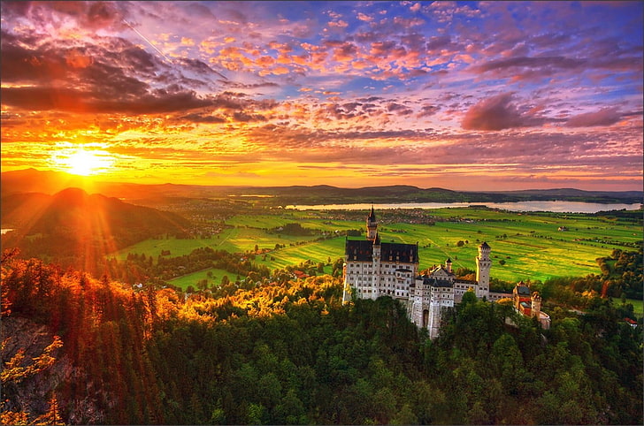 paisagem, castelo, árvores, nuvens, pôr do sol, luz solar, lago, montanhas, planícies, Castelo de Neuschwanstein, HD papel de parede