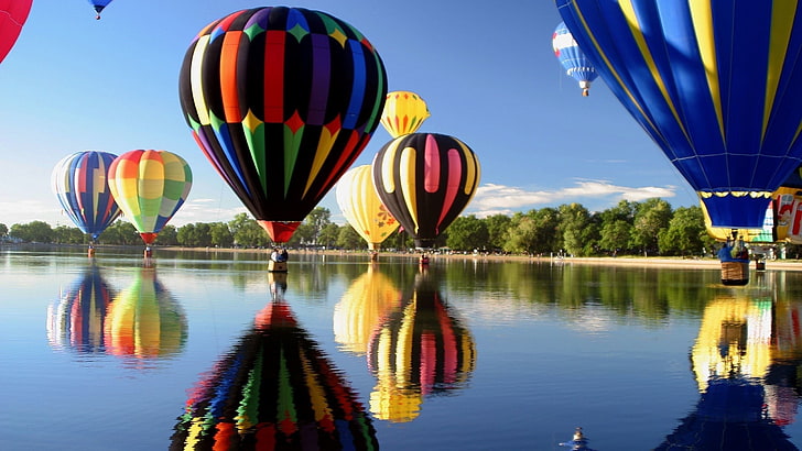 niebieski i czerwony balon, balony na ogrzane powietrze, balon, jezioro, odbicie, Tapety HD