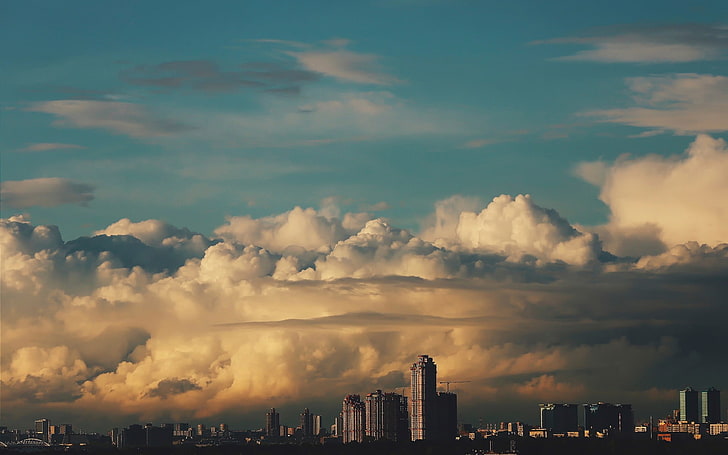 gratte-ciel gris, ville, paysage urbain, nuages, Fond d'écran HD