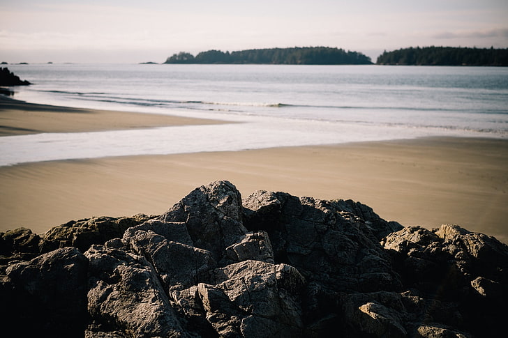 ruhiges Meer, Strand, Felsen, Landschaft, HD-Hintergrundbild